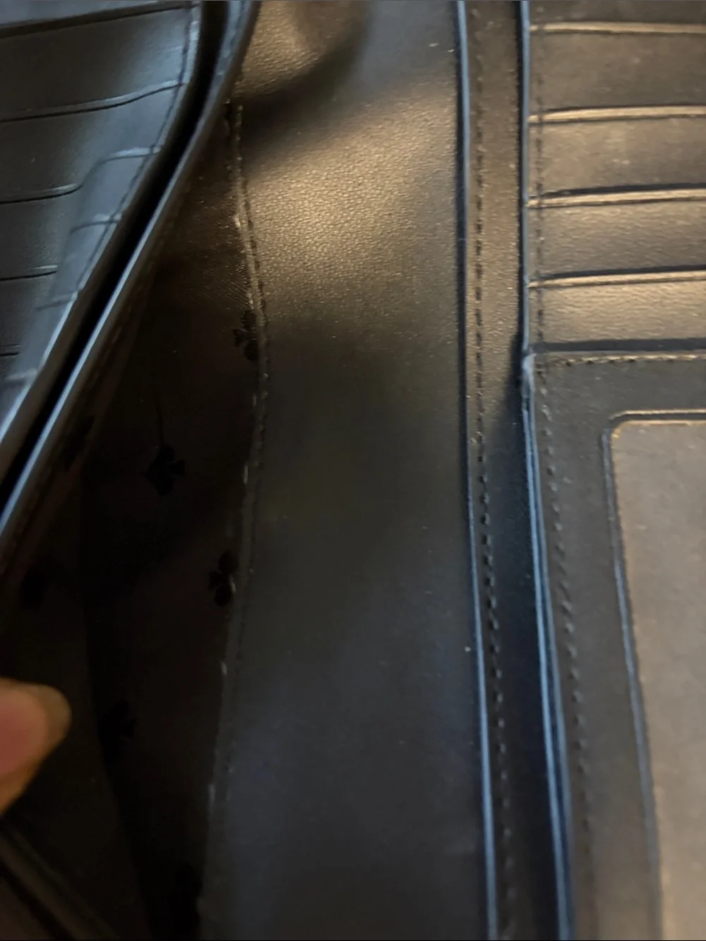 kate spade White and Light Gray Saffiano Zip Long Wallet GUC